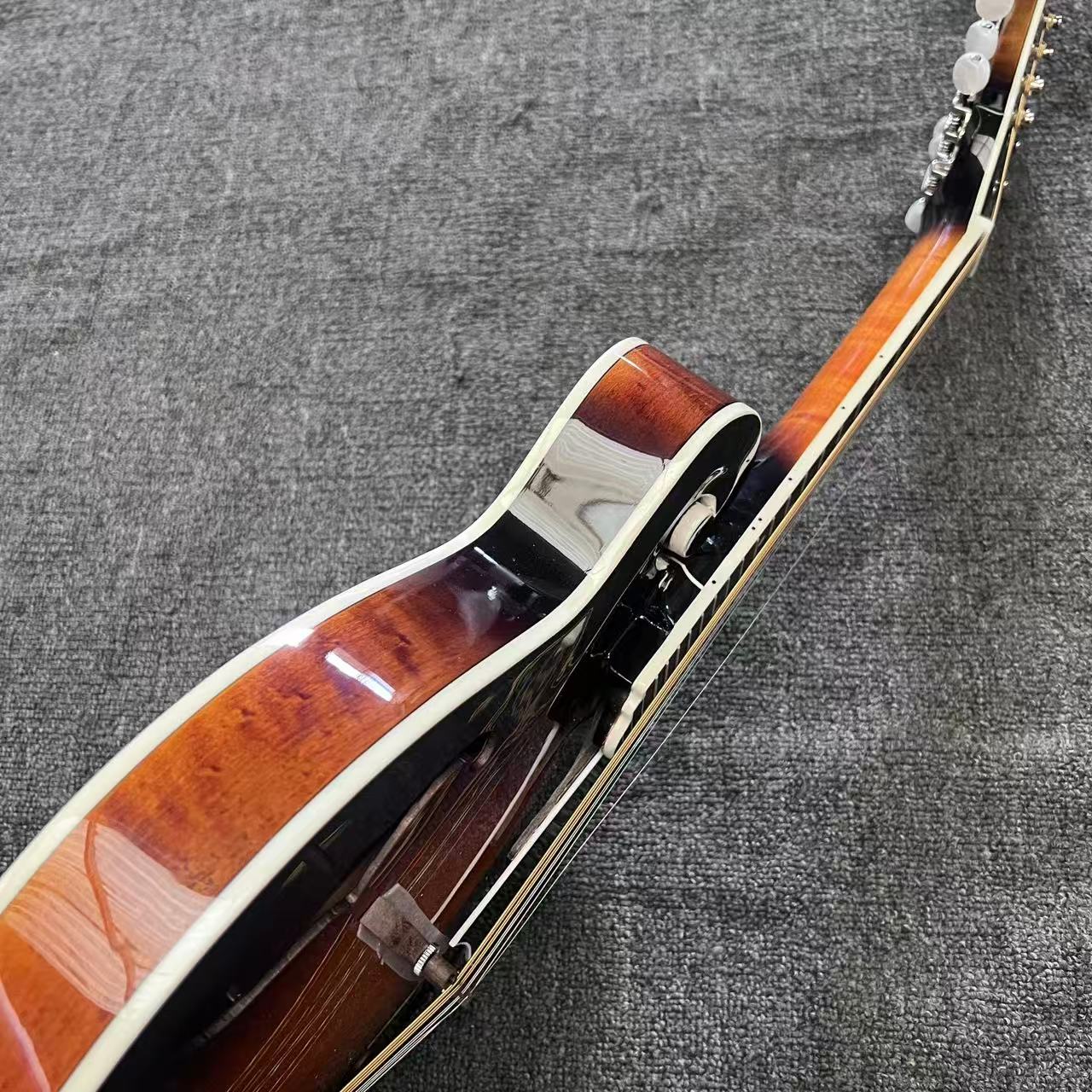 Mandoline de style F sculptée  - Mandolin A Style avis et prix
